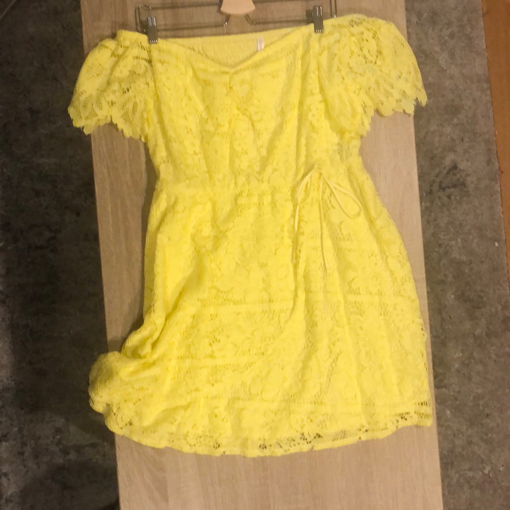 Off the shoulder lace dress 🌼☀️💛